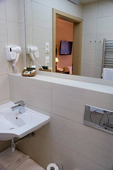 Фото номера Двухместный номер с 2 отдельными кроватями Отель Hotel Habenda г. Budzyń 3